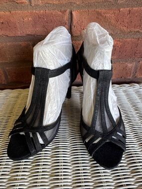 Bandolino Black T-Strap Open-Toe Heels